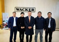 董事長尹國平、董事總經理張振豐、副總尹嵐等領導出席瓦克年度總結會議